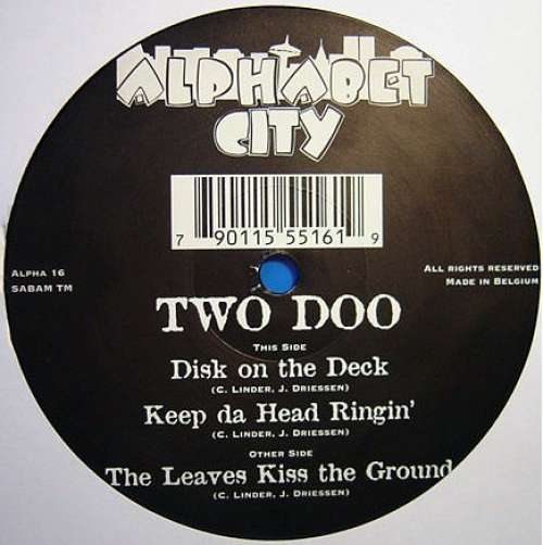 Cover Two Doo - The Leaves Kiss The Ground (12) Schallplatten Ankauf