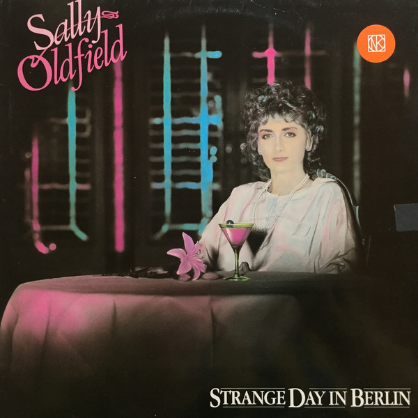 Cover Sally Oldfield - Strange Day In Berlin (LP, Album) Schallplatten Ankauf