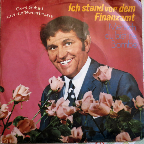 Cover Gerd Schad Und Die Sweethearts (2) - Ich Stand Vor Dem Finanzamt / Mensch Du Bist 'Ne Bombe (7, Single) Schallplatten Ankauf