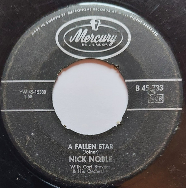 Cover Nick Noble With Carl Stevens & His Orchestra - A Fallen Star / They're Playing Our Song (7, Single) Schallplatten Ankauf