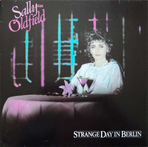Bild Sally Oldfield - Strange Day In Berlin (LP, Album) Schallplatten Ankauf