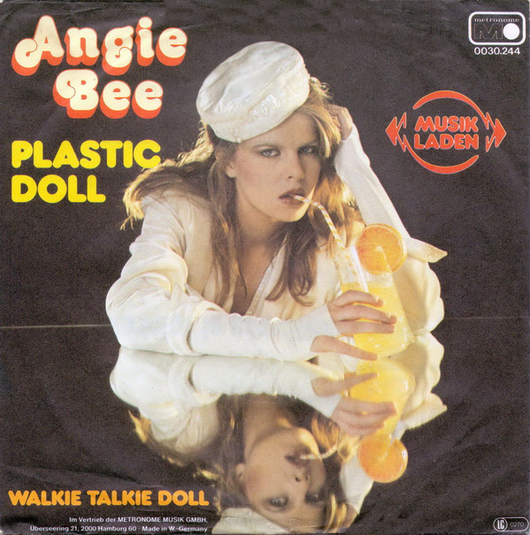 Cover Angie Bee - Plastic Doll (7, Single) Schallplatten Ankauf