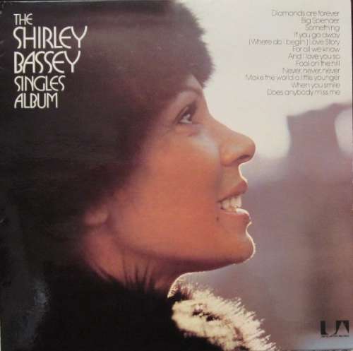 Cover Shirley Bassey - The Shirley Bassey Singles Album (LP, Comp) Schallplatten Ankauf