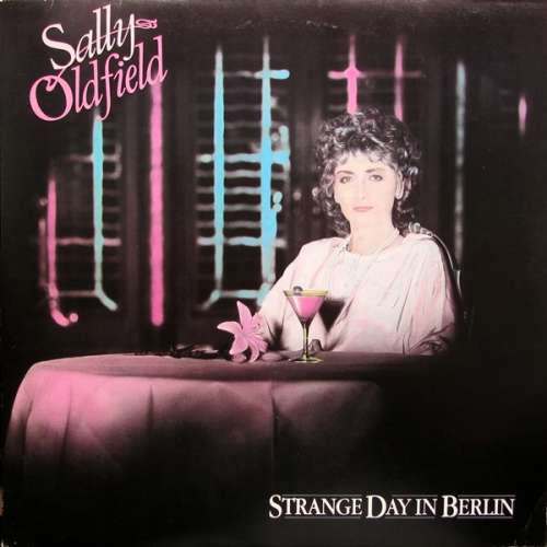 Cover Sally Oldfield - Strange Day In Berlin (LP, Album) Schallplatten Ankauf
