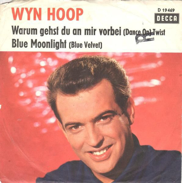 Cover Wyn Hoop - Warum Gehst Du An Mir Vorbei (Dance On) / Blue Moonlight (Blue Velvet) (7, Single) Schallplatten Ankauf