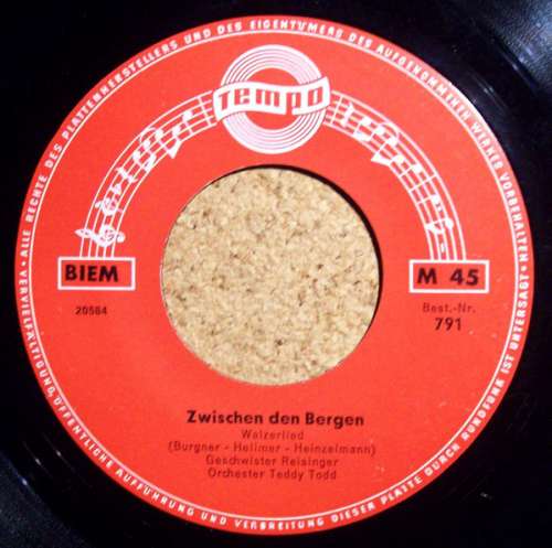 Cover Geschwister Reisinger - Zwischen Den Bergen / Der Alte Postillion (7, Single) Schallplatten Ankauf