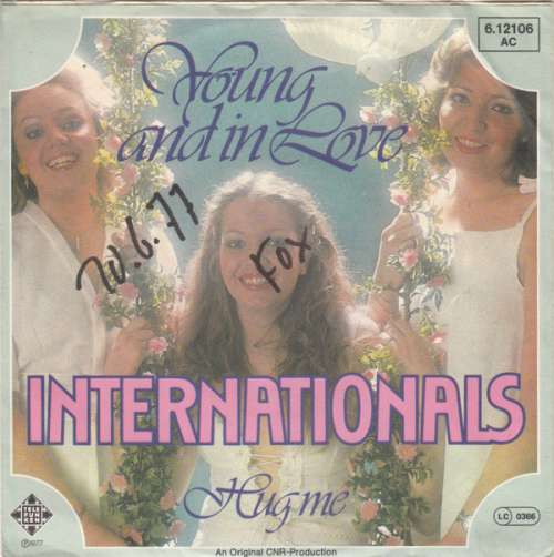Cover Internationals* - Young And In Love (7, Single) Schallplatten Ankauf