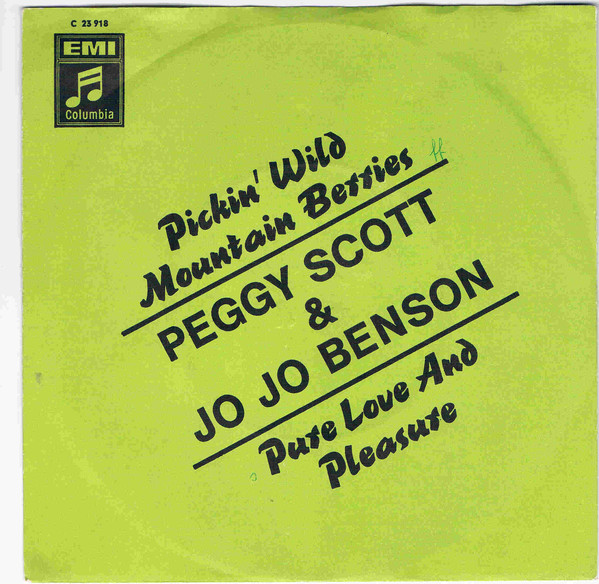 Cover Peggy Scott & Jo Jo Benson - Pickin Wild Mountain Berries (7, Single) Schallplatten Ankauf